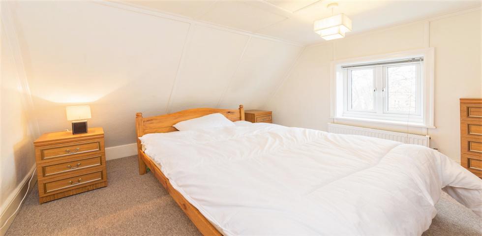 			2 Bedroom, 1 bath, 1 reception Apartment			 Strathray Gardens, SWISS COTTAGE